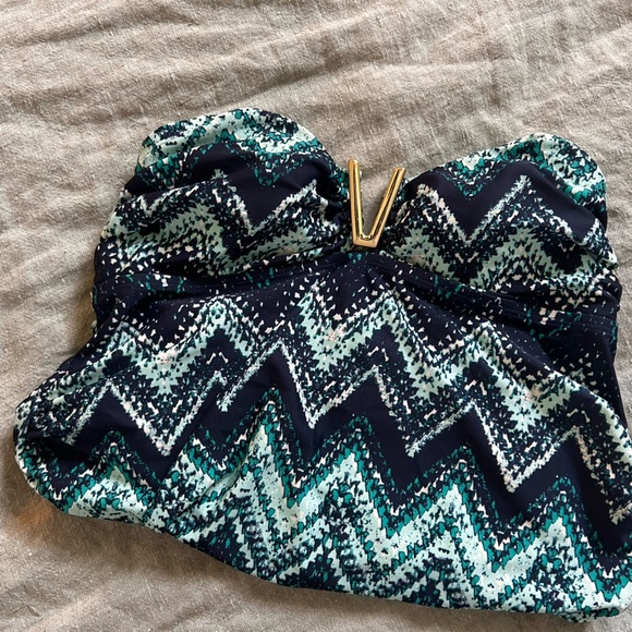 Liz Lange maternity medium swim tankini top - Picture 2 of 6